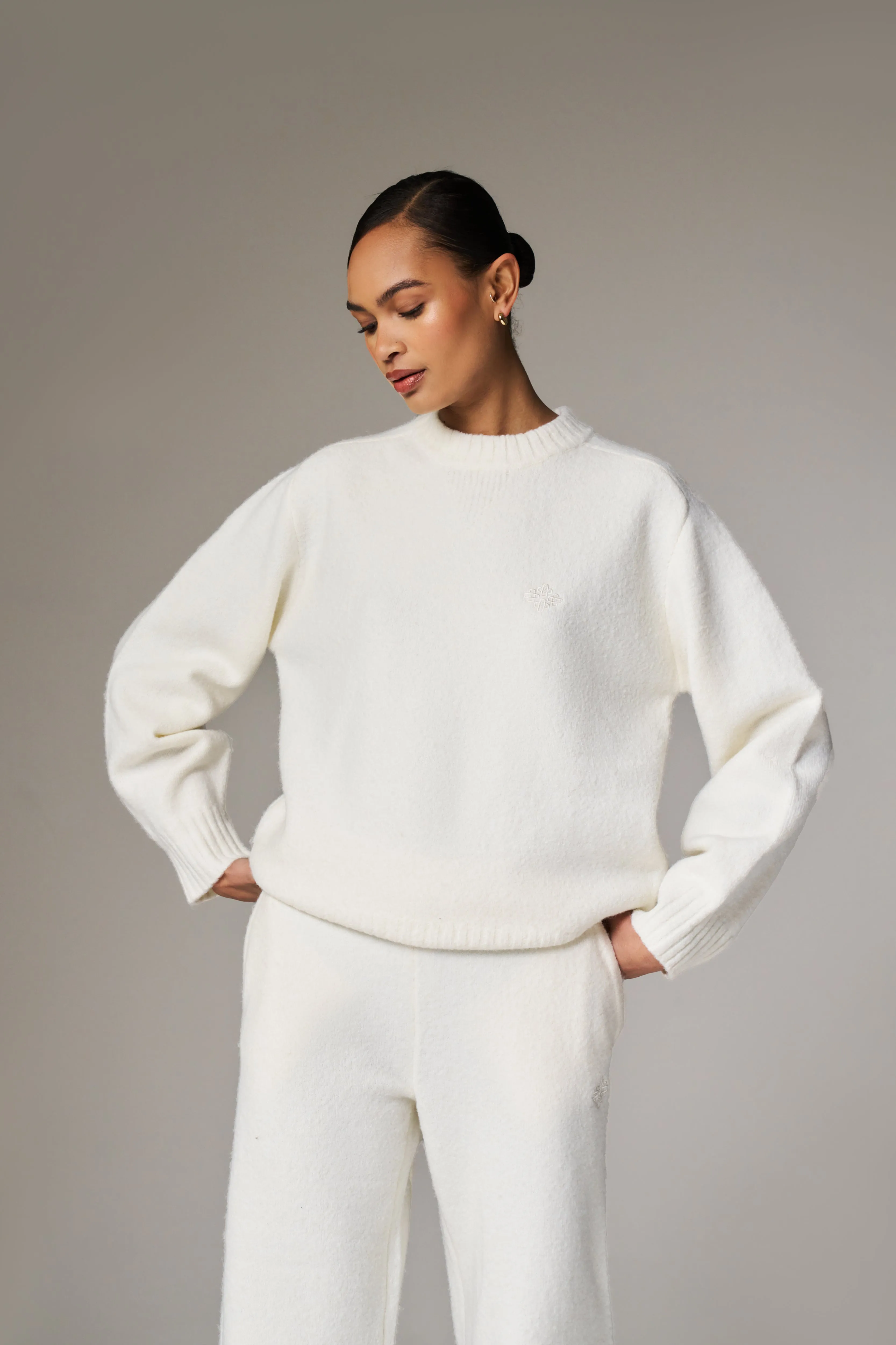 FLUFFY KNIT EMBLEM EMBROIDERED CREW - OFF WHITE