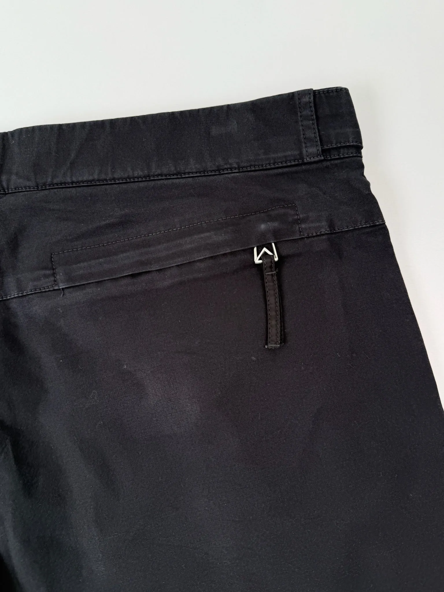 Pantaloni Neri Con Zip Diagonali E Tasche Laterali