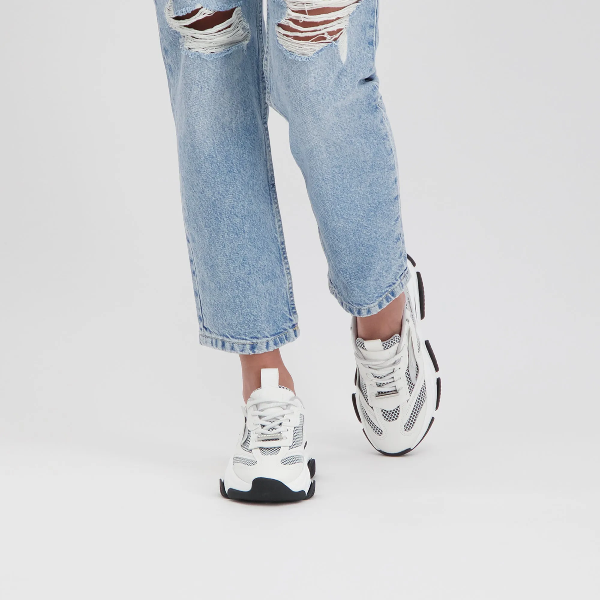 Possession-E Trainer SILVER/WHITE