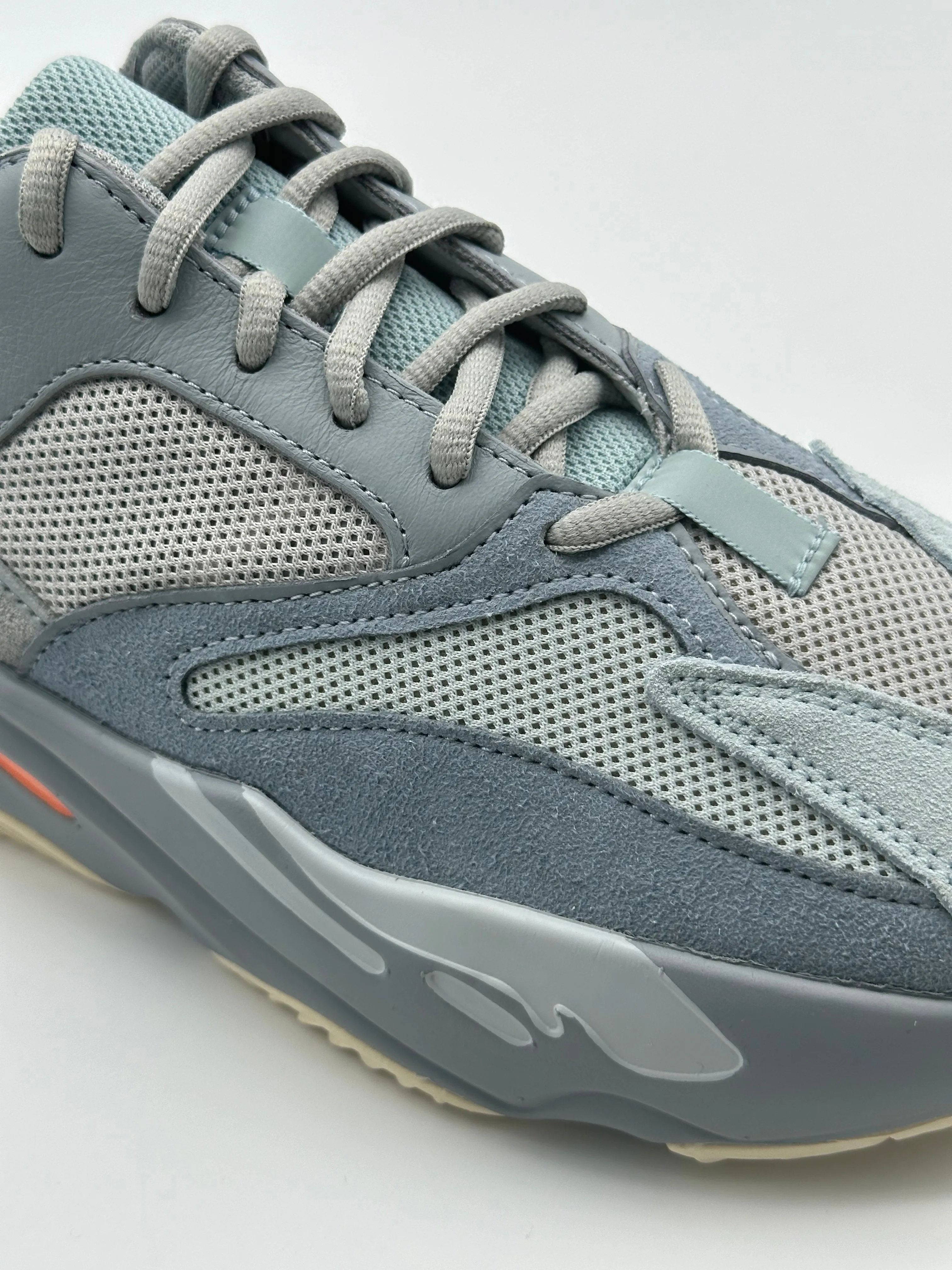 Sneakers Yeezy Boost 700 Inertia