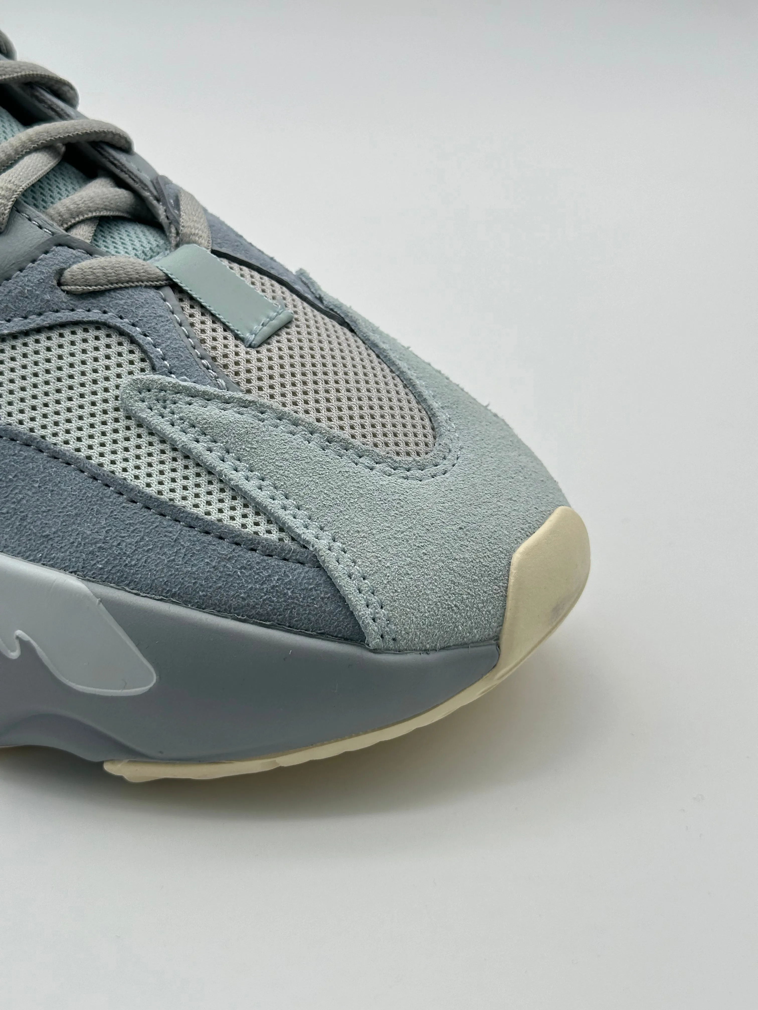 Sneakers Yeezy Boost 700 Inertia